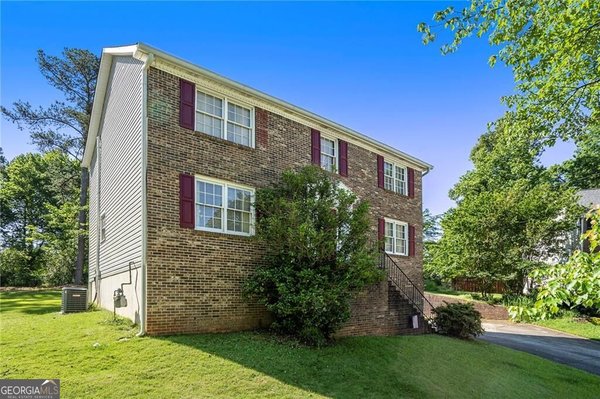 2260 Deer Oaks Trail Lawrenceville