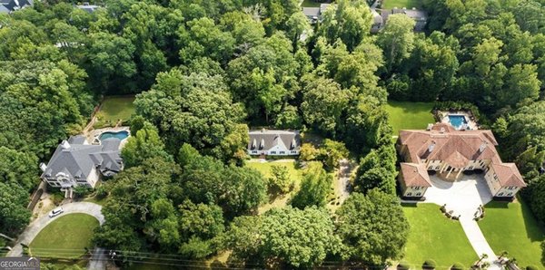 main picture of 700 Heards Ferry Road, Atlanta