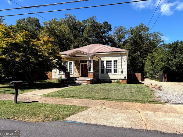 609 Greenwood Street Barnesville