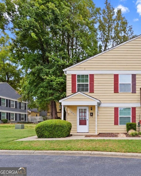 1321 Surrey Lane Marietta