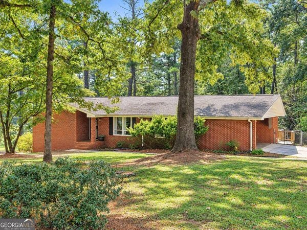 80 Stagecoach Circle Stockbridge
