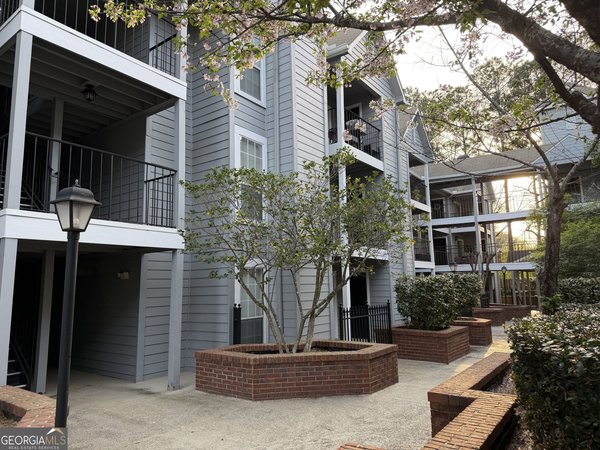 main picture of 418 Granville Court, Atlanta