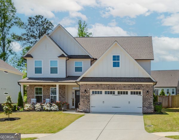 main picture of 6829 Benjamin Drive, Flowery Branch