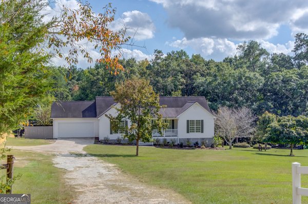 8431 Norris Lake Way Snellville