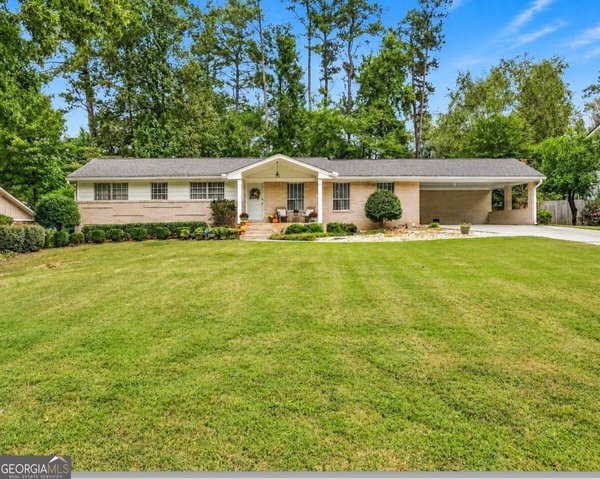 main picture of 2338 Kings Point Drive, Dunwoody