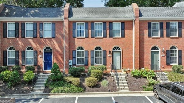 7810 Saint Charles Square Roswell