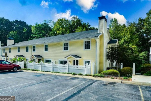 2718 Suwanee Way, Marietta