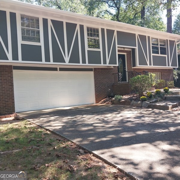 401 Pineburr Lane, Stone Mountain