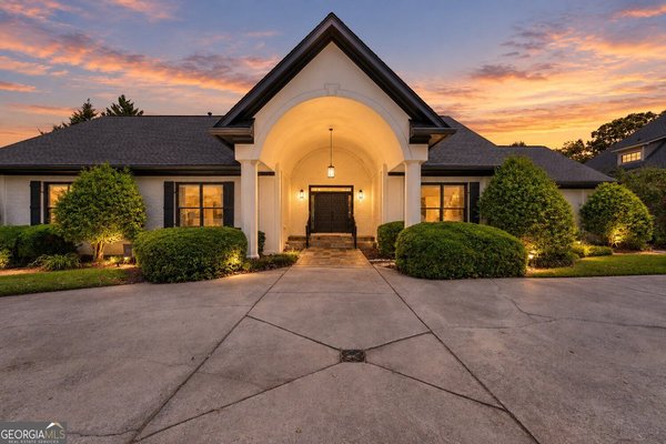 Picture of Neighborhood ROYAL LAKES BROADLANDS in Flowery Branch, GA