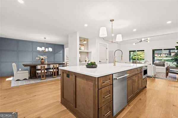 main picture of 675 Weatherly Lane, Sandy Springs