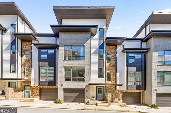 main picture of 962 Moda Drive, Atlanta