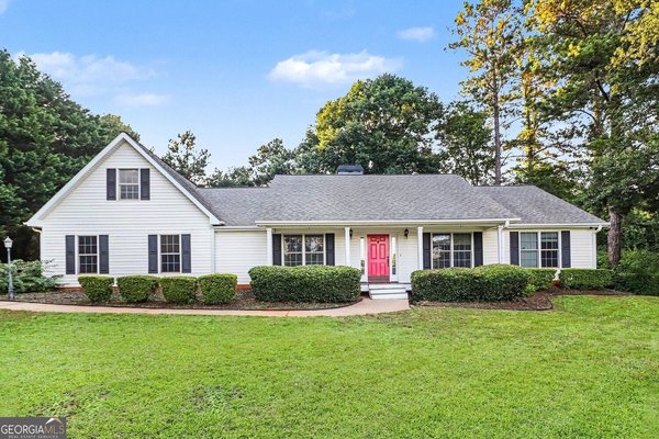 84 Hidden Lakes Court, Newnan