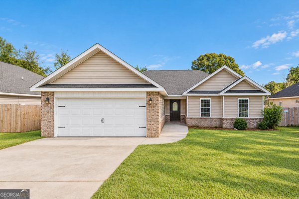 216 Laurel Woods Drive, Warner Robins