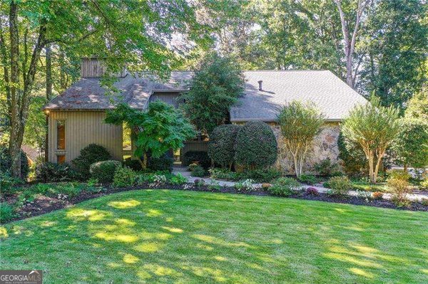 main picture of 1075 Riverside Trace, Sandy Springs