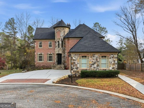 main picture of 7611 Regency Circle, Sandy Springs