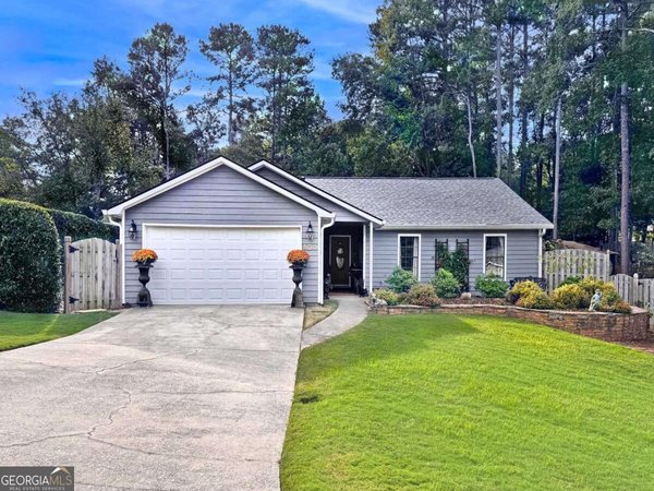 main picture of 400 Kimberly Court, Roswell