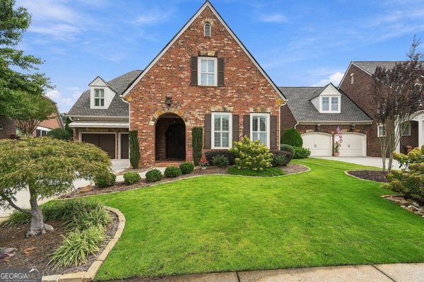 318 Lakeside Trace, Canton