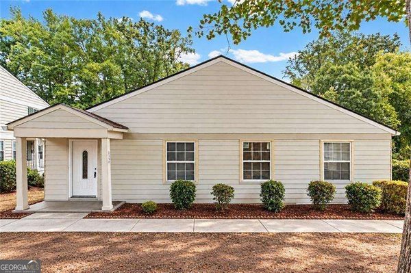 1330 Surrey Lane, Marietta