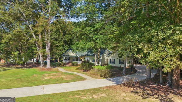 135 Lemarr Drive, Commerce
