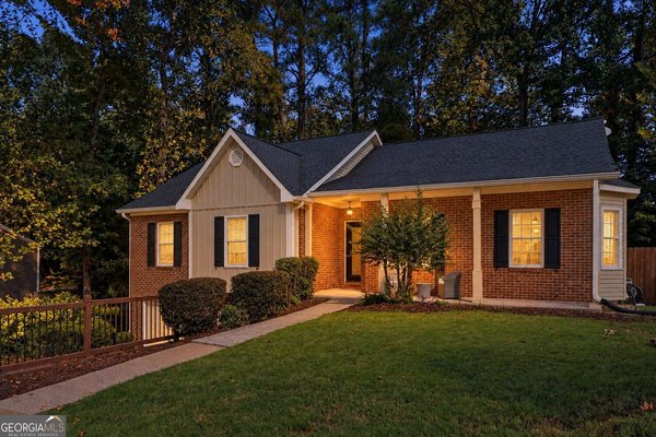 Picture of Neighborhood HAMPTON SQUARE in Johns Creek, GA