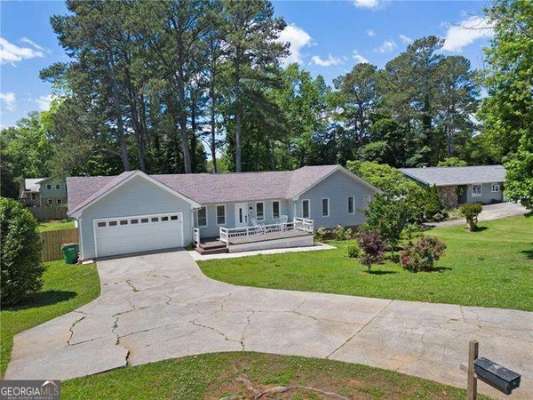 493 Greg Drive, Lilburn
