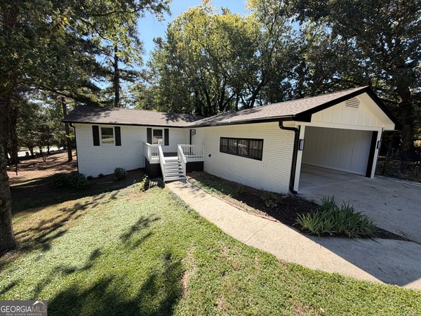 1617 W Kellogg Cir Douglasville