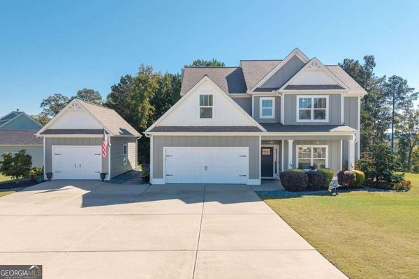 403 Lloyd Road, Newborn