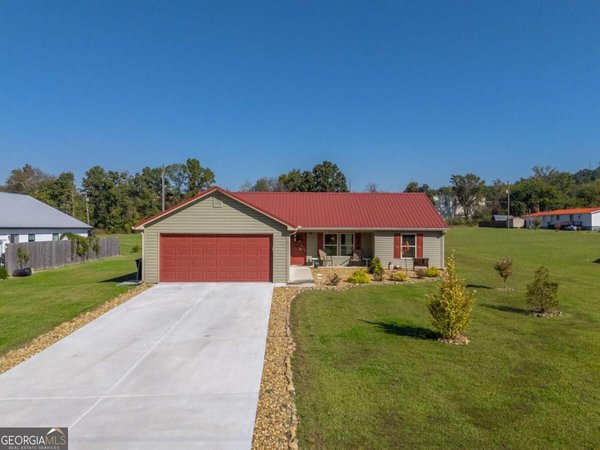 124 Kelly Drive, White
