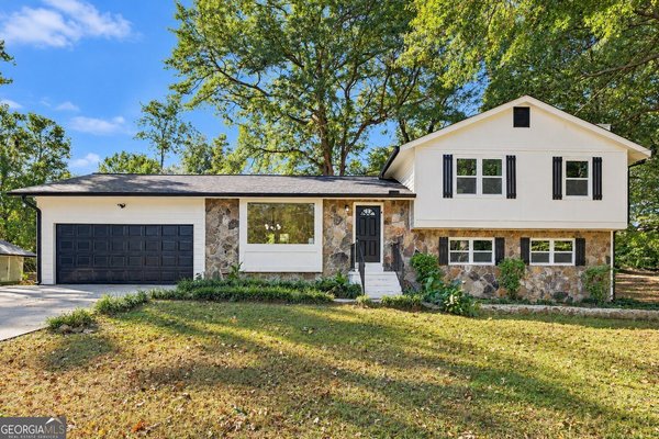 103 Hemlock Way, Stockbridge