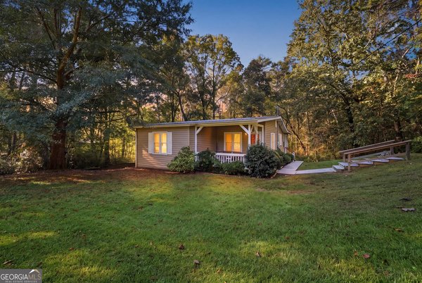 520 Easy Street, Toccoa
