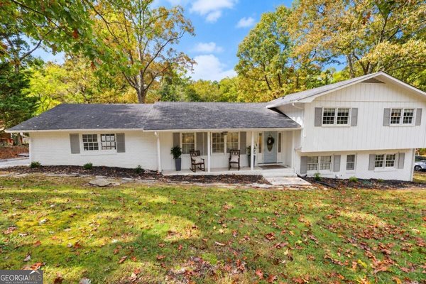 301 Lake Drive, Calhoun