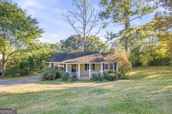 206 Briarwood Drive, Calhoun