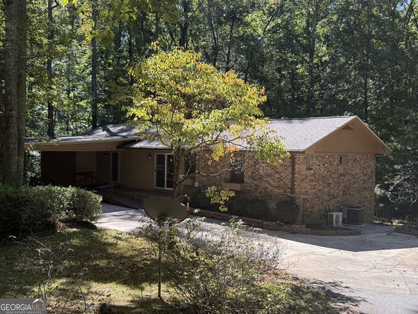 650 Woodside Road, Athens