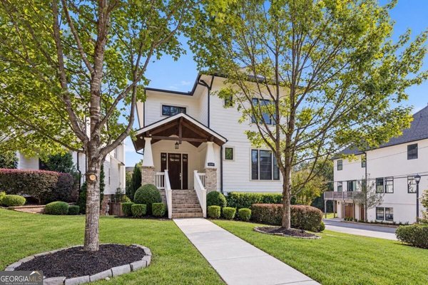 2599 Apple Valley Road, Brookhaven