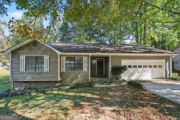 526 Knollwood Drive, Stockbridge