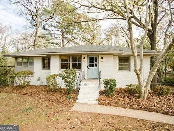 110 Peachtree Circle Marietta