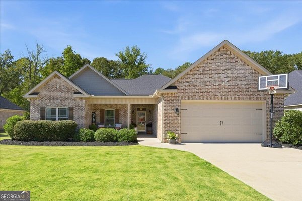 441 Barbara Court, Forsyth