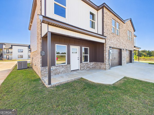 258 Beau Claire Circle, Byron