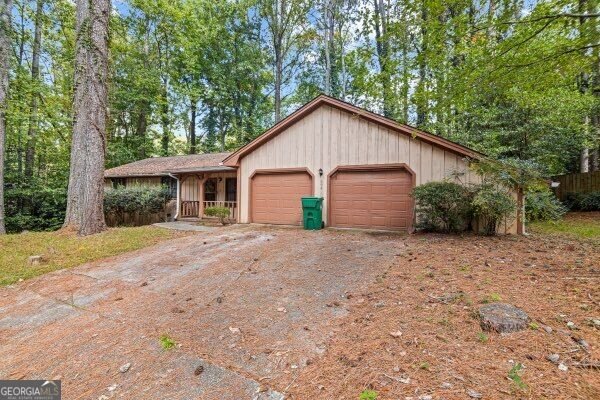 995 Willow Run Run, Stone Mountain