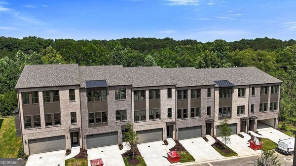 607 Red Clay Farms Lane, Suwanee