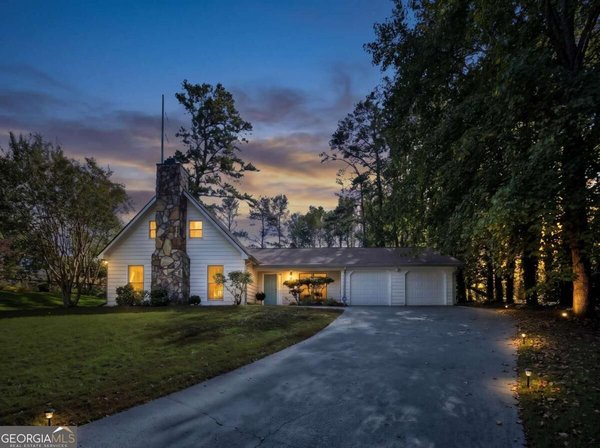 4146 Chimney Lake Drive, Roswell