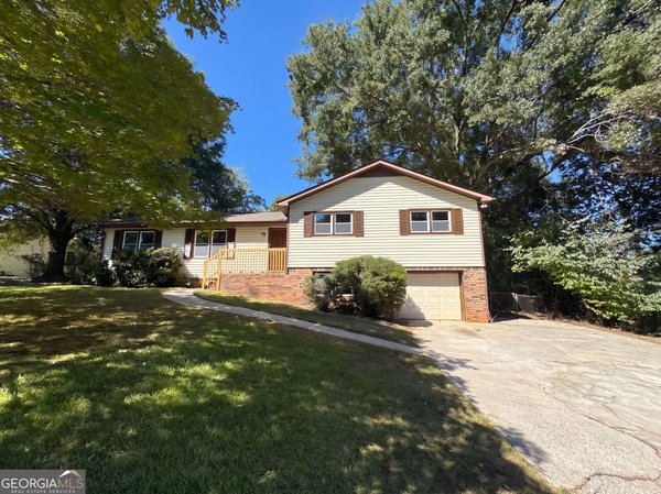 207 Mayflower Drive, Woodstock