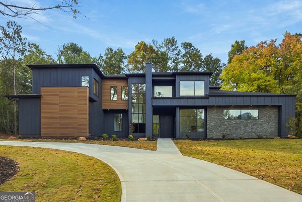 7060 Bells Way, Fairburn