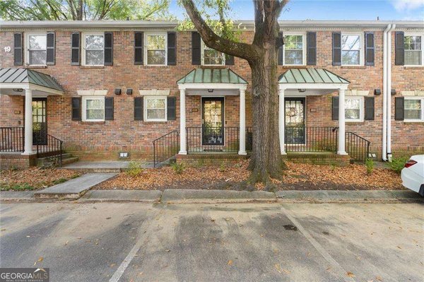 6700 Roswell Road, Sandy Springs